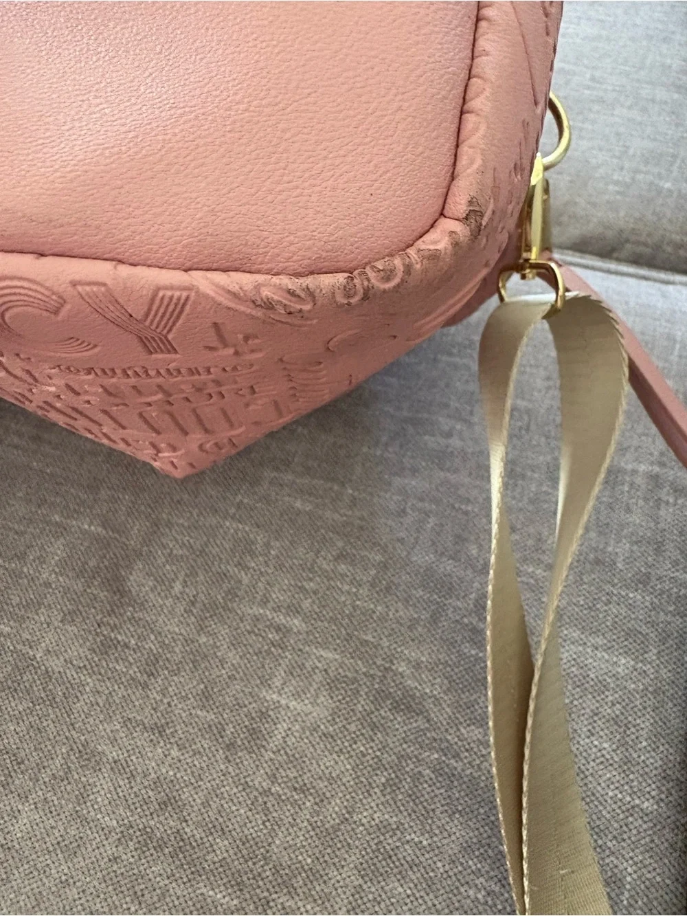 Juicy Couture Pink Embossed Logo Weekender / Duffle Bag 💕